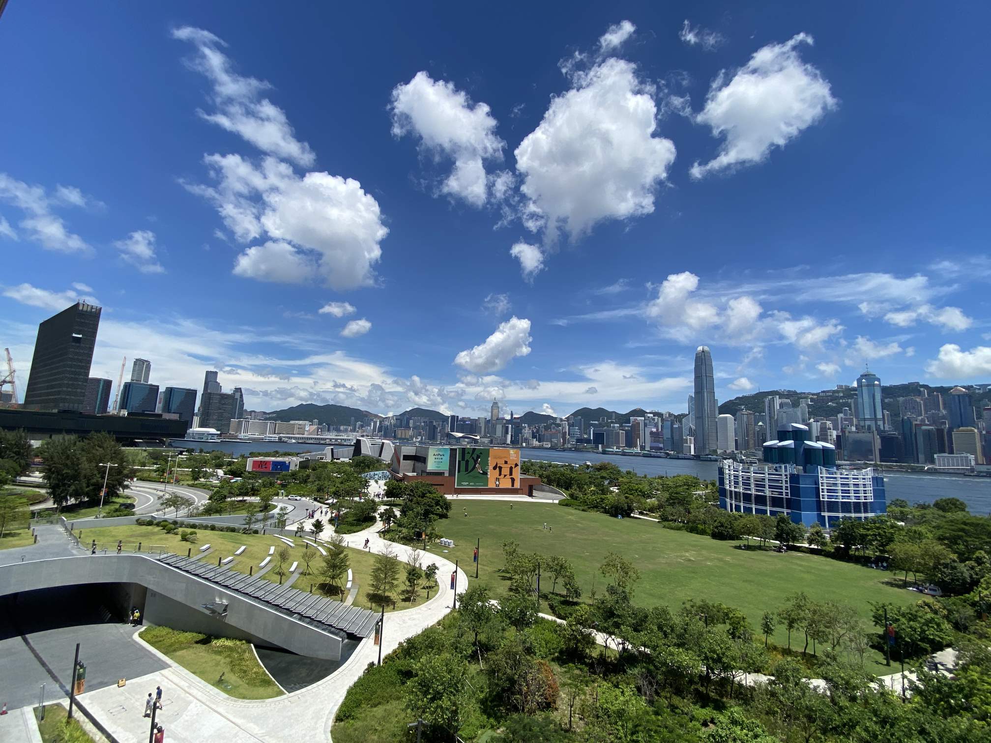 在露台可飽覽維港景觀